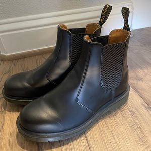 Dr. Marten 2976 Smooth Leather Chelsea Boots